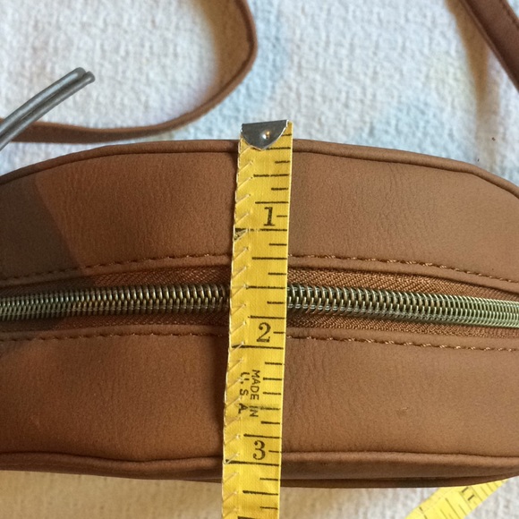 T-Shirt & Jeans Floral Embroidered Round Crossbody - Picture 9 of 10